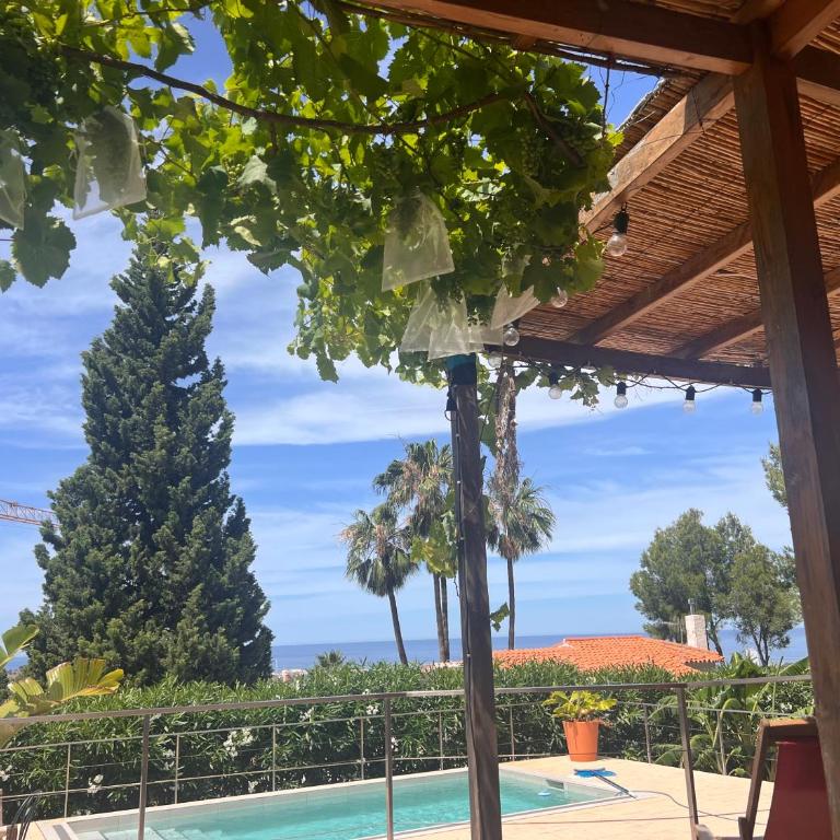 House with swimming pool and amazing sea and mountain views in Montgó, Denia - Casa con 1 dormitorio - 3