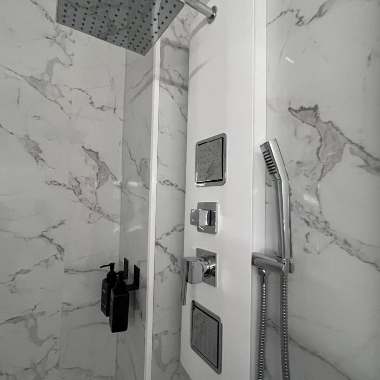 Porta Amari B&B - Dreibettzimmer mit eigenem Bad - 2