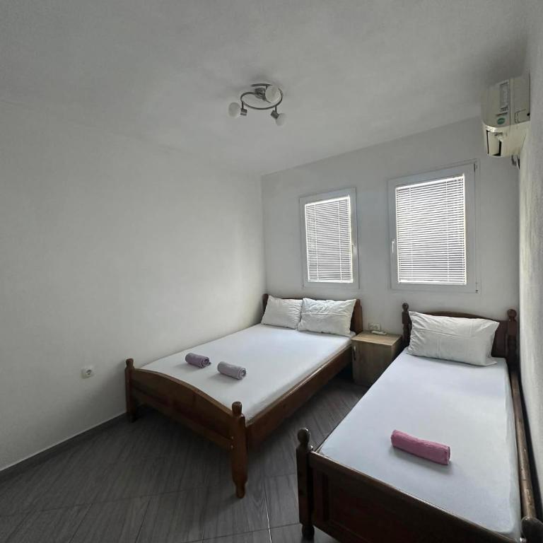 Apartmani Glory Sutomore - Dvokrevetna Soba sa Bračnim Krevetom/Zasebnim Krevetima - 1