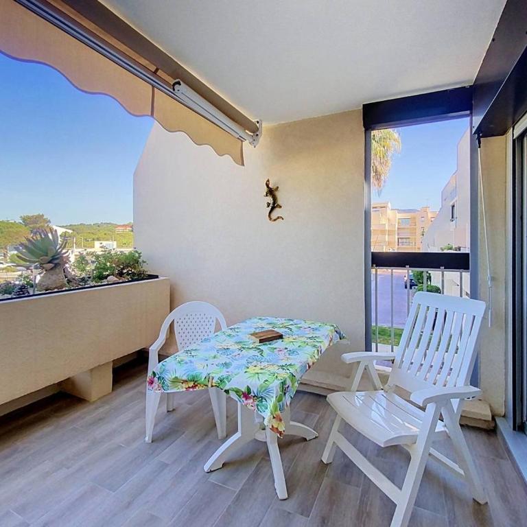 Studio climatisé avec terrasse, piscine, proche plage et commerces à Bormes-les-Mimosas - FR-1-610-3 - Monolocale - 4