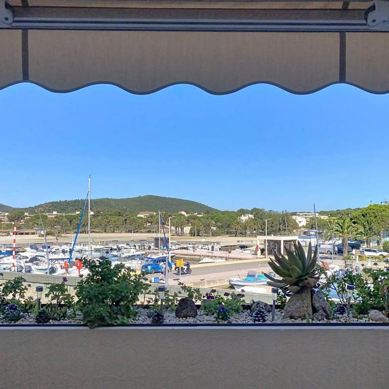 Studio climatisé avec terrasse, piscine, proche plage et commerces à Bormes-les-Mimosas - FR-1-610-3 - Monolocale - 10