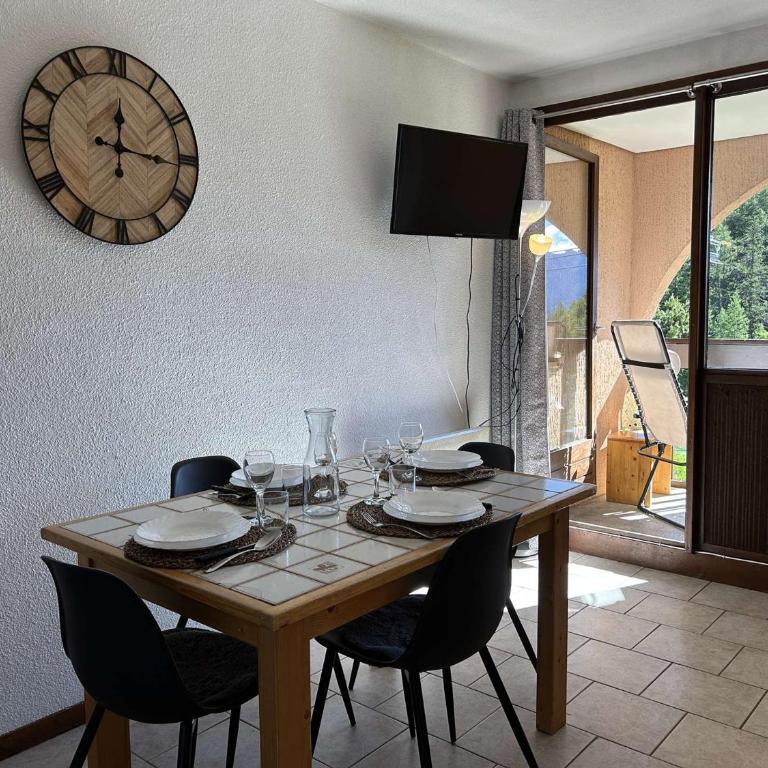 Montgenèvre : Studio rénové, ski aux pieds, 4 pers., parking inclus, animaux acceptés - FR-1-330D-135 - Apartment - 12
