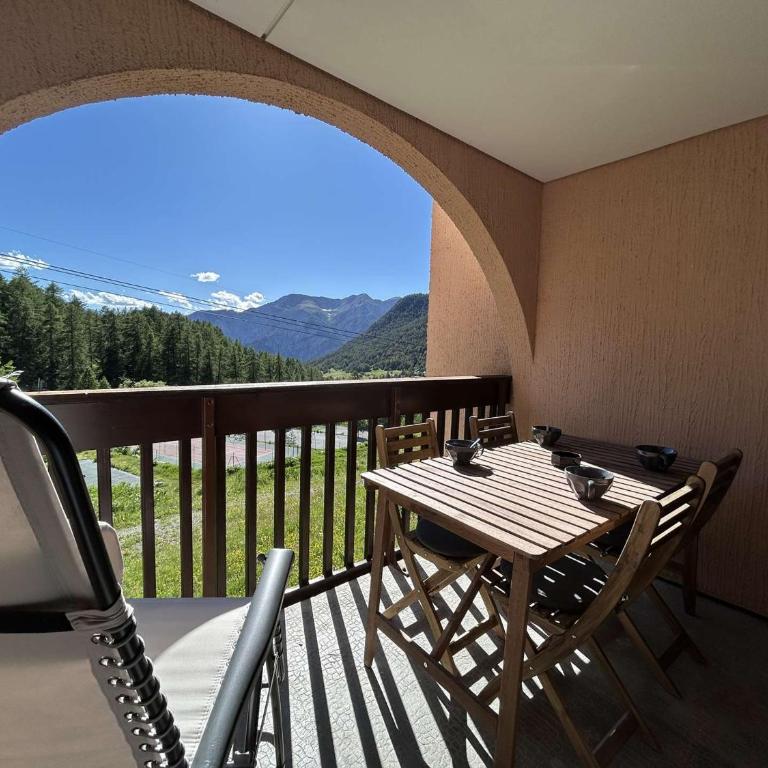 Montgenèvre : Studio rénové, ski aux pieds, 4 pers., parking inclus, animaux acceptés - FR-1-330D-135 - Apartment - 24