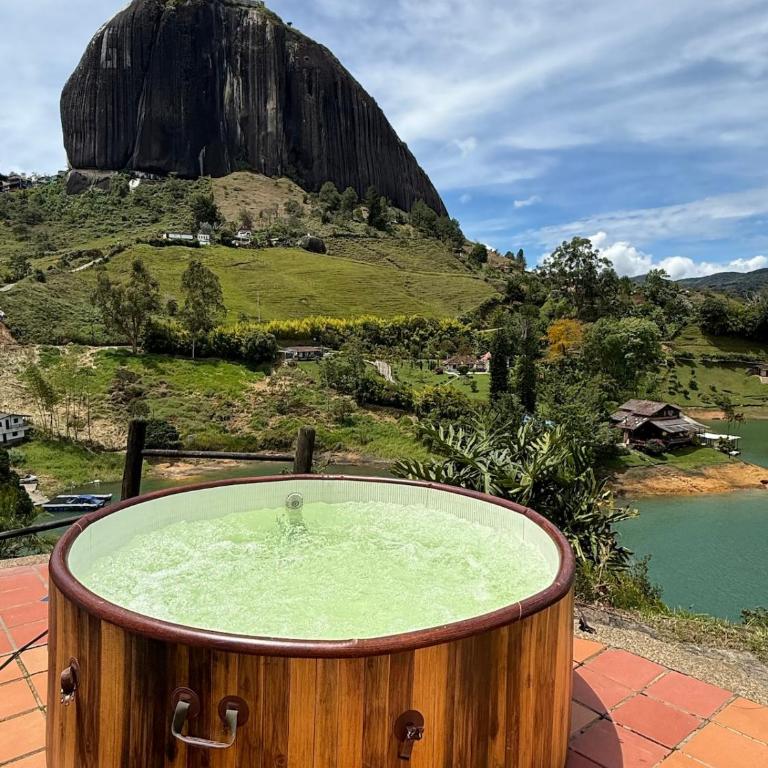 Rock View with Jacuzzi, Paddleboards and Lake - Villa - 16