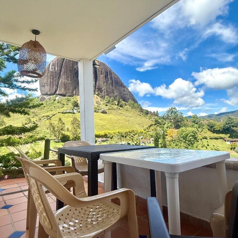 Rock View with Jacuzzi, Paddleboards and Lake - Villa - 21