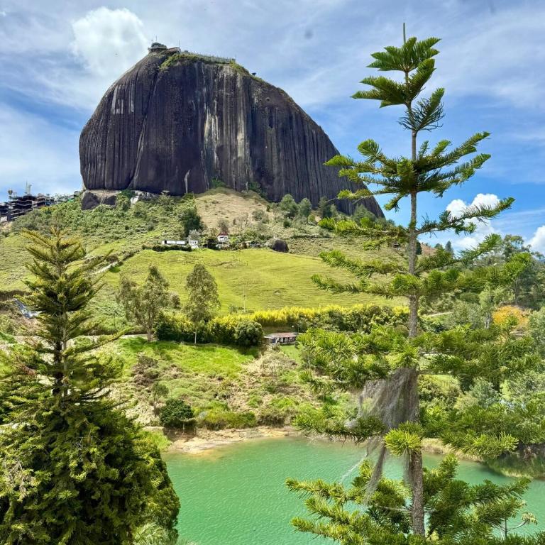 Rock View with Jacuzzi, Paddleboards and Lake - Villa - 22