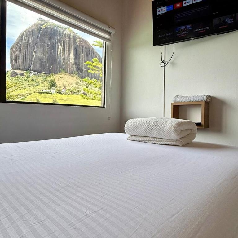 Rock View with Jacuzzi, Paddleboards and Lake - Villa - 36