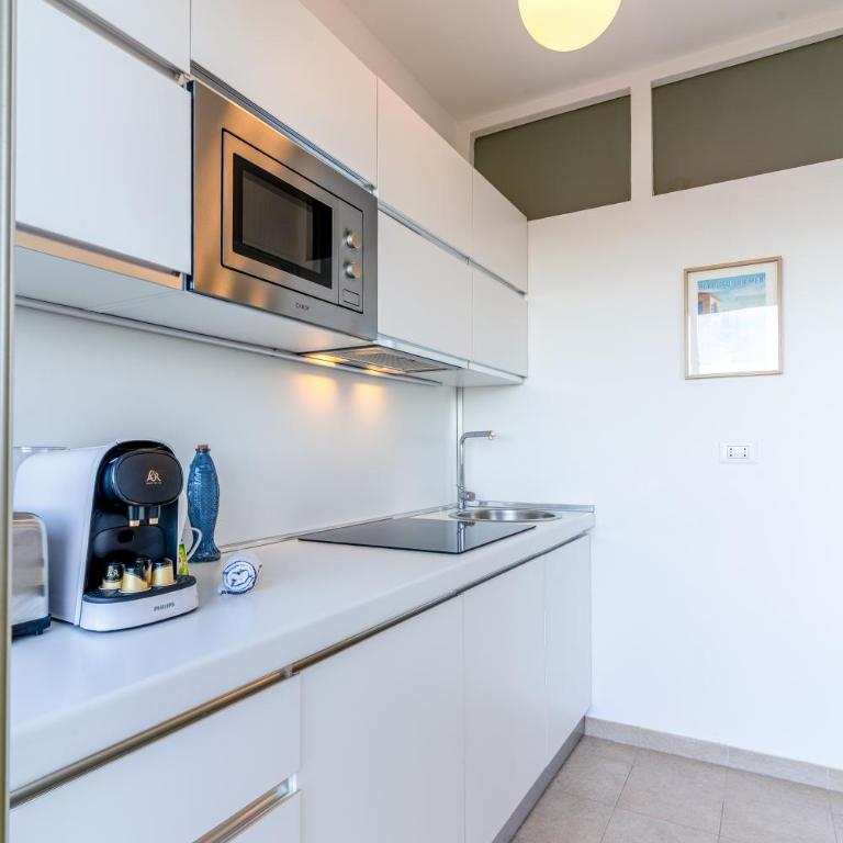 BLUE RIVIERA - vue mer - proche centre et gare - Appartement 1 Chambre - 35