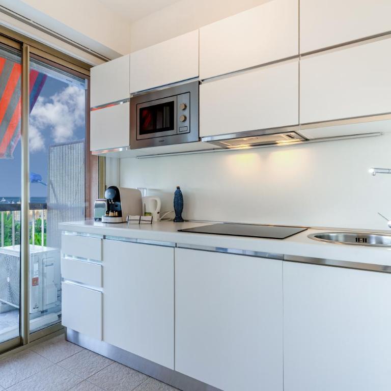 BLUE RIVIERA - vue mer - proche centre et gare - Appartement 1 Chambre - 32