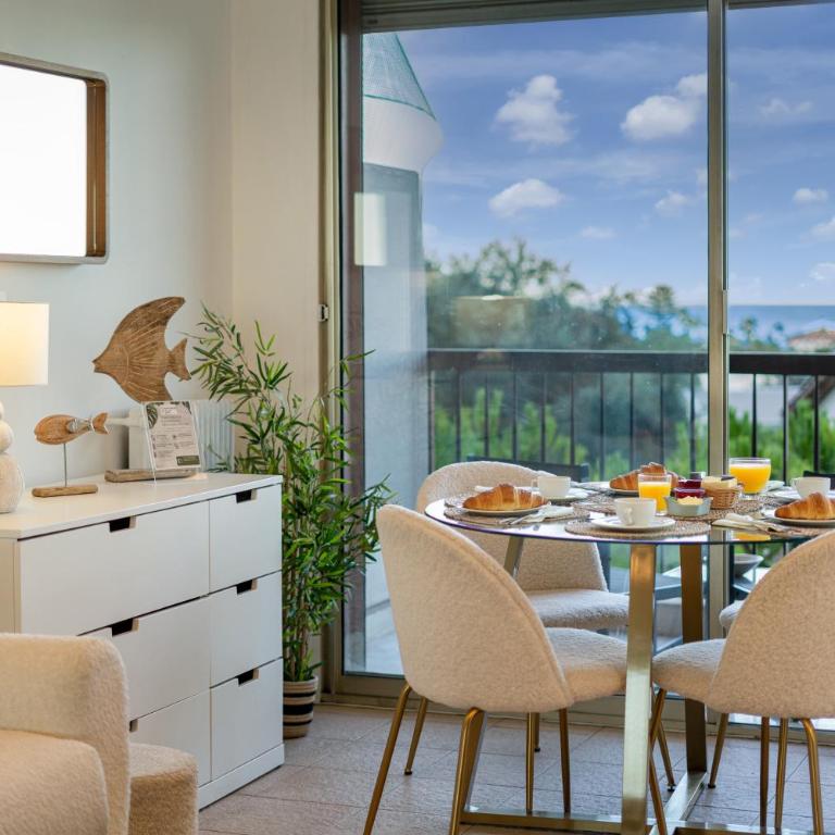 BLUE RIVIERA - vue mer - proche centre et gare - Appartement 1 Chambre - 17