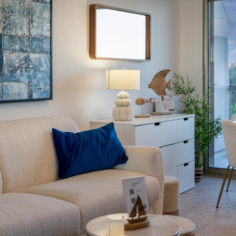 BLUE RIVIERA - vue mer - proche centre et gare - Appartement 1 Chambre - 11