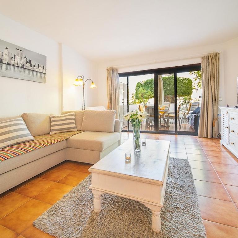 Tropical garden, big terrace, pools, sleeps 4 - One-Bedroom Apartment - 9
