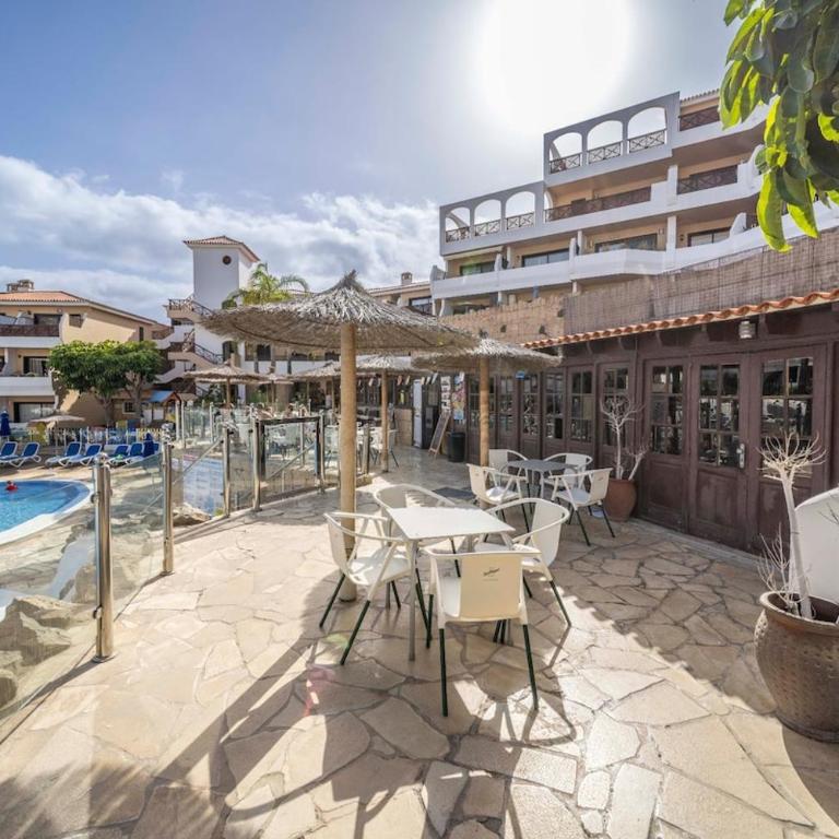 Tropical garden, big terrace, pools, sleeps 4 - One-Bedroom Apartment - 12