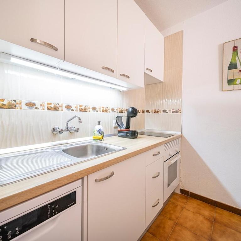 Tropical garden, big terrace, pools, sleeps 4 - One-Bedroom Apartment - 15