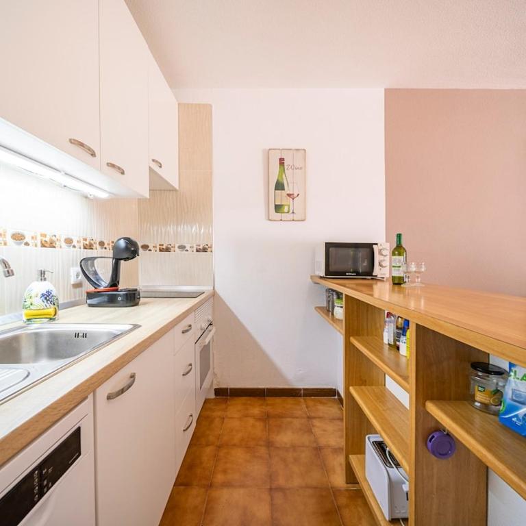 Tropical garden, big terrace, pools, sleeps 4 - One-Bedroom Apartment - 18
