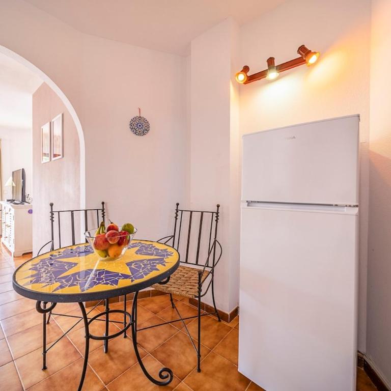Tropical garden, big terrace, pools, sleeps 4 - One-Bedroom Apartment - 23