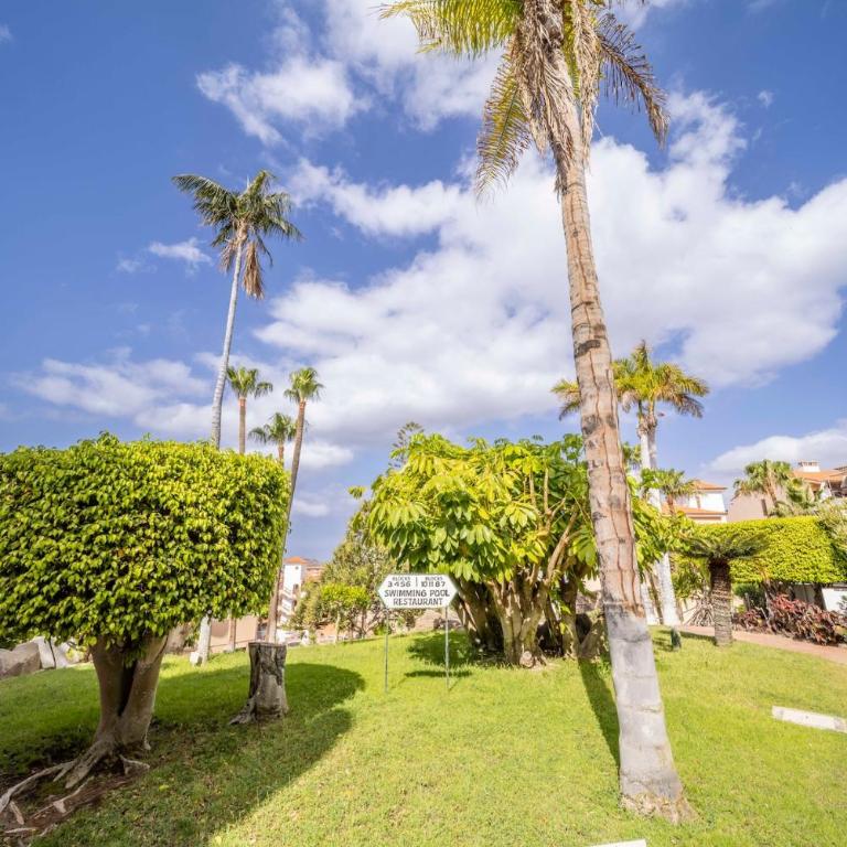 Tropical garden, big terrace, pools, sleeps 4 - One-Bedroom Apartment - 32