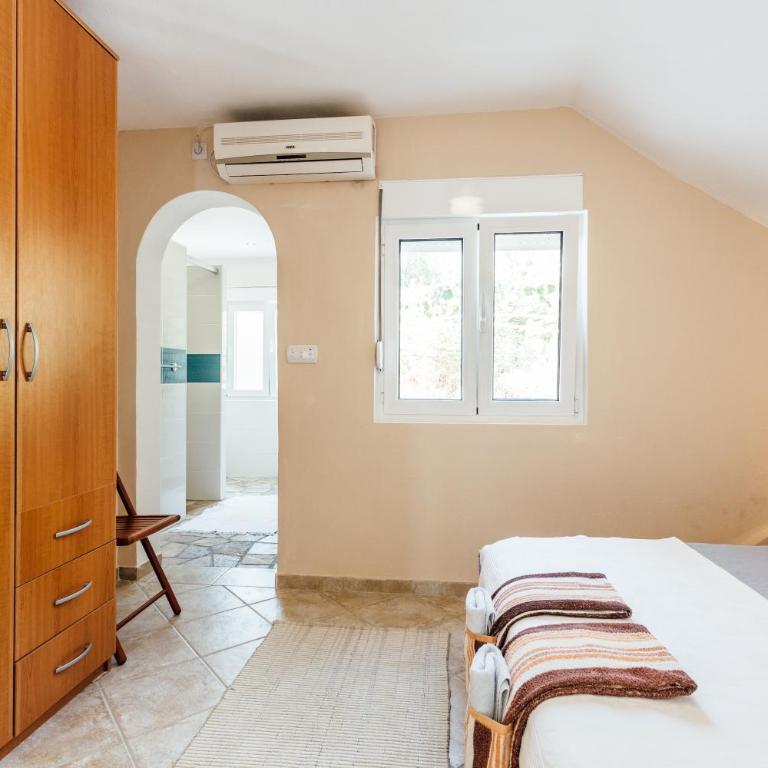 Villa Maestral - Three-Bedroom Villa - 35