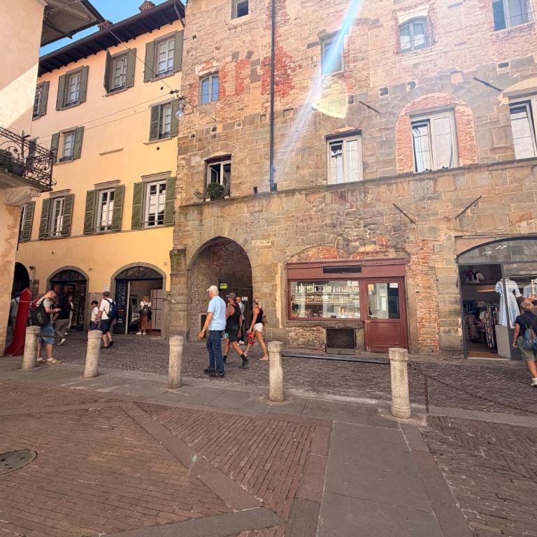 Colleoni Apartment - Bergamo Città Alta - Two-Bedroom Apartment with City View - 2