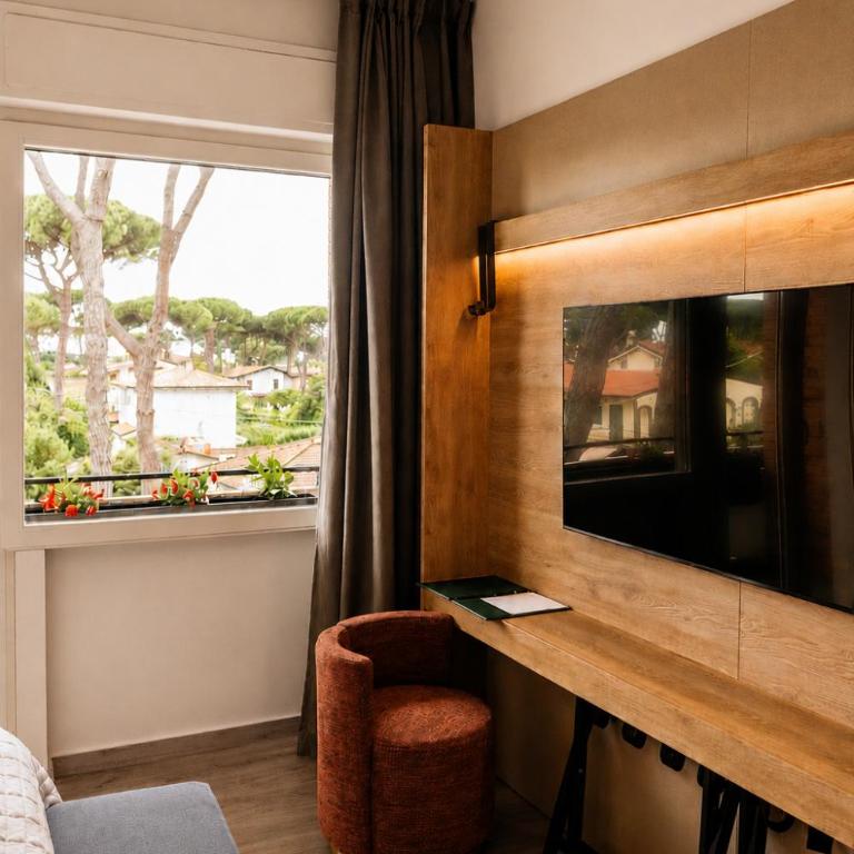 La Serena Forte dei Marmi, Small Luxury Hotels of the World - Deluxe Garden Room with Terrace - 5