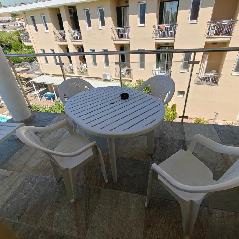 Agnese Apartments - Apartment mit 2 Schlafzimmern und Poolblick - 8