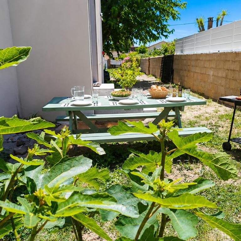 Villa- Grands T2 indépendants - climatisation, proche mer, parking gratuit, wifi - Appartement Supérieur 1 Chambre - 10