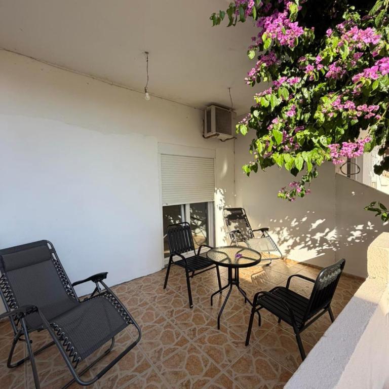 Home Two Brothers - Three-Bedroom House - 9