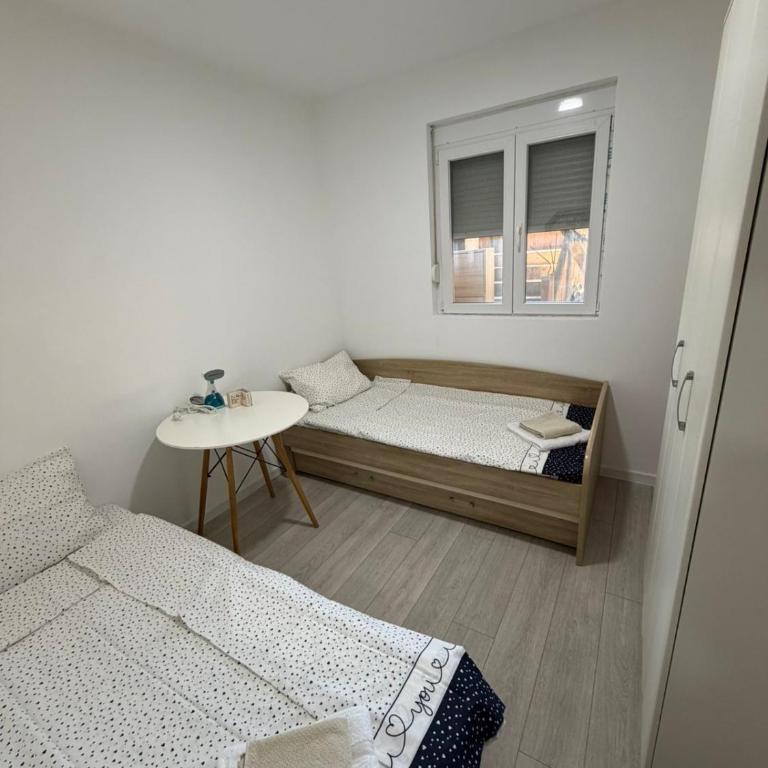 Home Two Brothers - Three-Bedroom House - 10