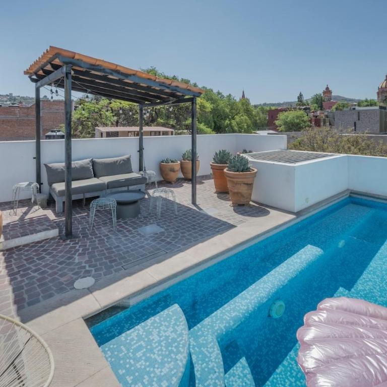 Centro Fabulous Rooftop Pool BBQ Perfect Location - Three-Bedroom House - 17