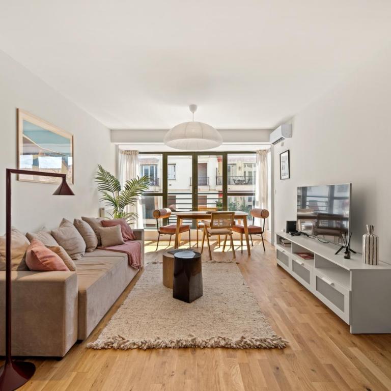 Stunning & Bright - 2 Bedrooms - Parking WiFi/AC - Appartement 2 Chambres Deluxe avec Balcon - 2