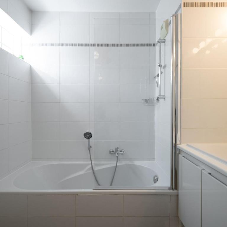 Stunning & Bright - 2 Bedrooms - Parking WiFi/AC - Appartement 2 Chambres Deluxe avec Balcon - 30