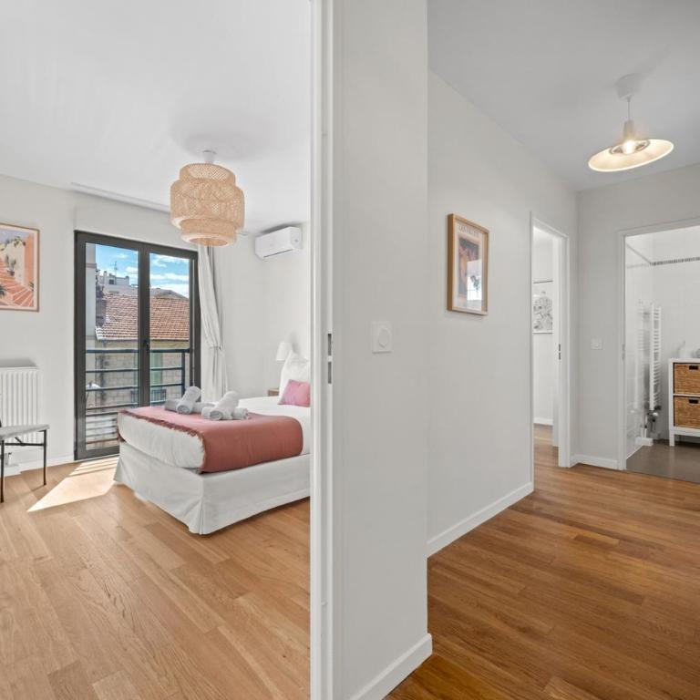 Stunning & Bright - 2 Bedrooms - Parking WiFi/AC - Appartement 2 Chambres Deluxe avec Balcon - 32