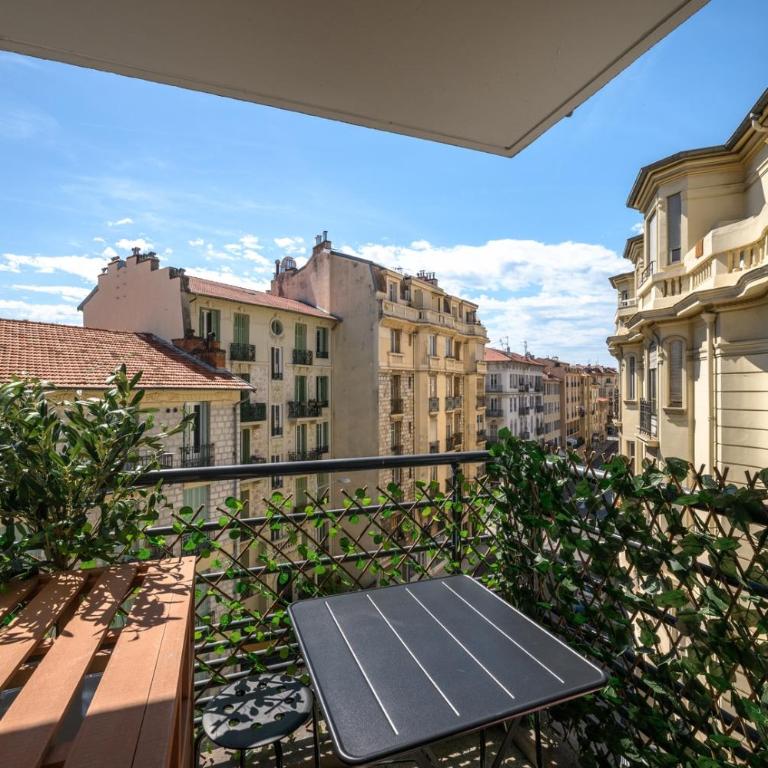 Stunning & Bright - 2 Bedrooms - Parking WiFi/AC - Appartement 2 Chambres Deluxe avec Balcon - 5