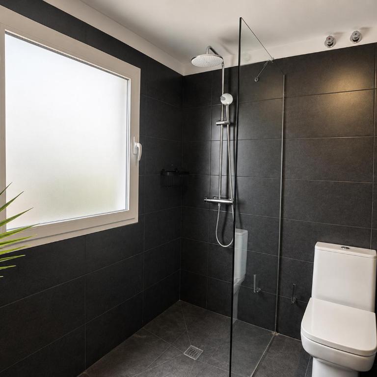Deluxe Coliving Islas Canarias - Suite con cama grande y balcón - 10