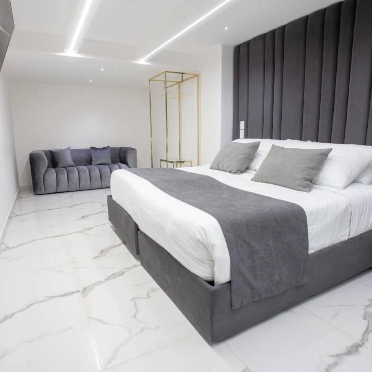 Aman Luxury 23 Bedroom 3 Pool - Villa - 24