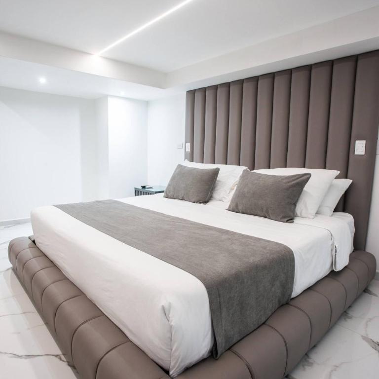 Aman Luxury 23 Bedroom 3 Pool - Villa - 33