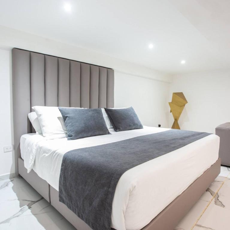 Aman Luxury 23 Bedroom 3 Pool - Villa - 34