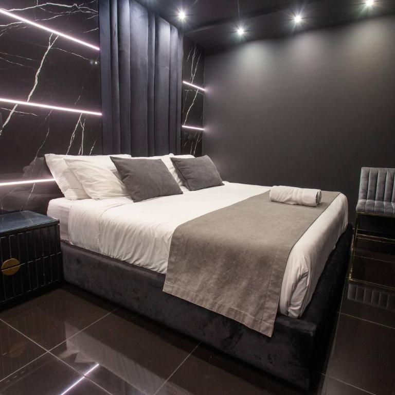 Aman Luxury 23 Bedroom 3 Pool - Villa - 46