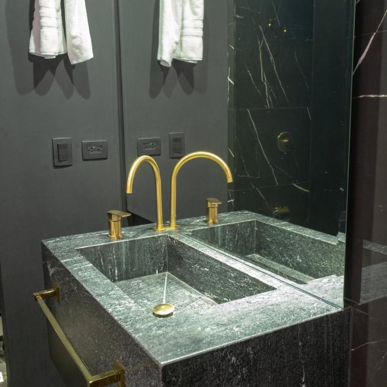 Aman Luxury 23 Bedroom 3 Pool - Villa - 48