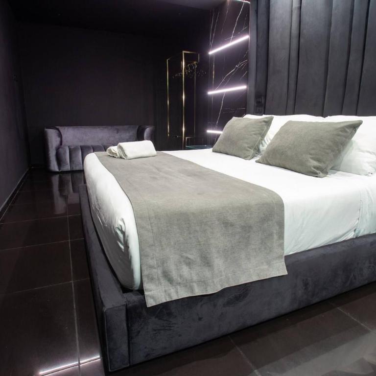 Aman Luxury 23 Bedroom 3 Pool - Villa - 50
