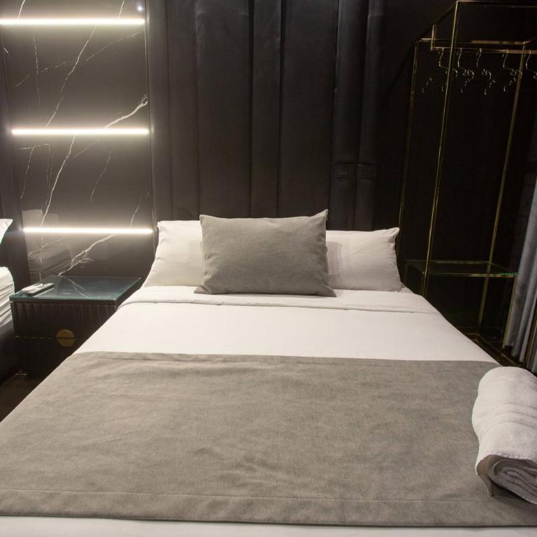 Aman Luxury 23 Bedroom 3 Pool - Villa - 63
