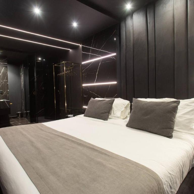 Aman Luxury 23 Bedroom 3 Pool - Villa - 69