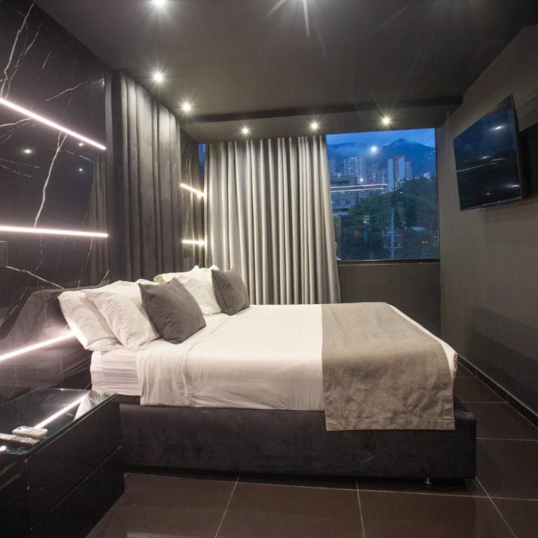 Aman Luxury 23 Bedroom 3 Pool - Villa - 70