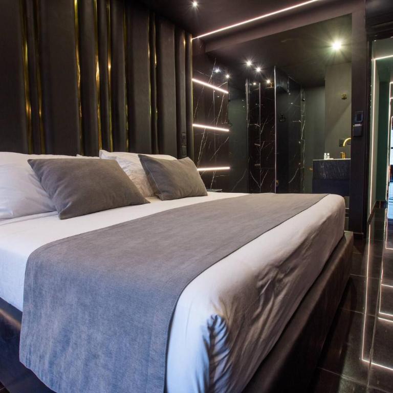 Aman Luxury 23 Bedroom 3 Pool - Villa - 96