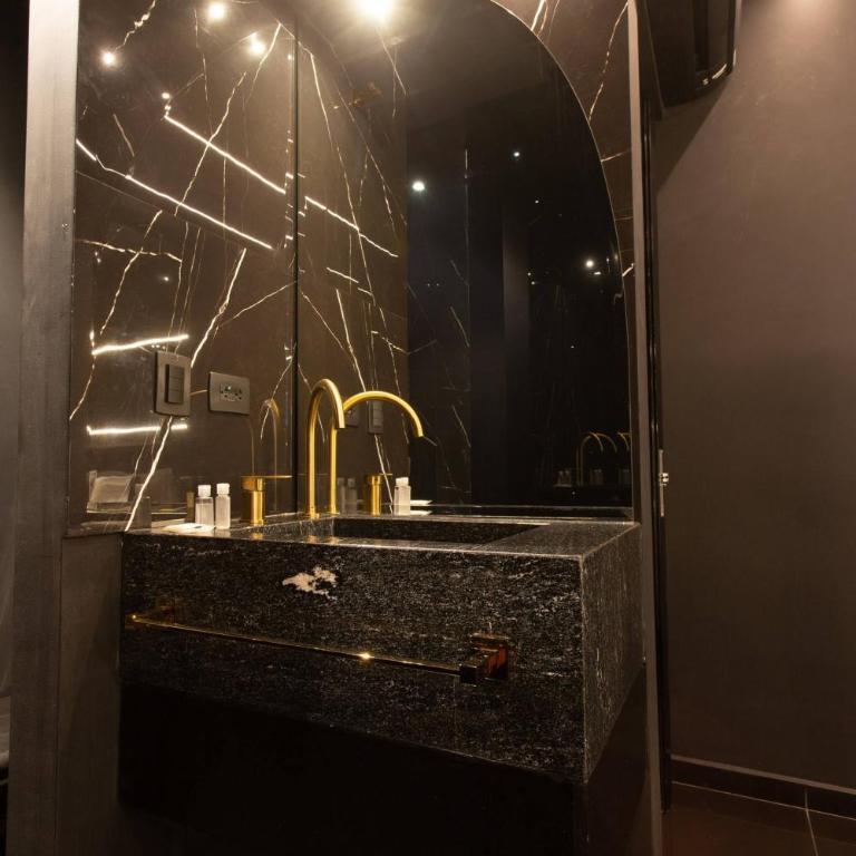Aman Luxury 23 Bedroom 3 Pool - Villa - 100