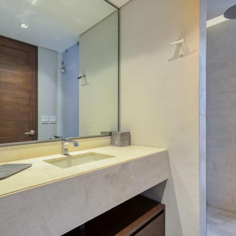 Modern Marina-View Penthouse with Private Hot Tub, Pool & Netflix - Casa - 12