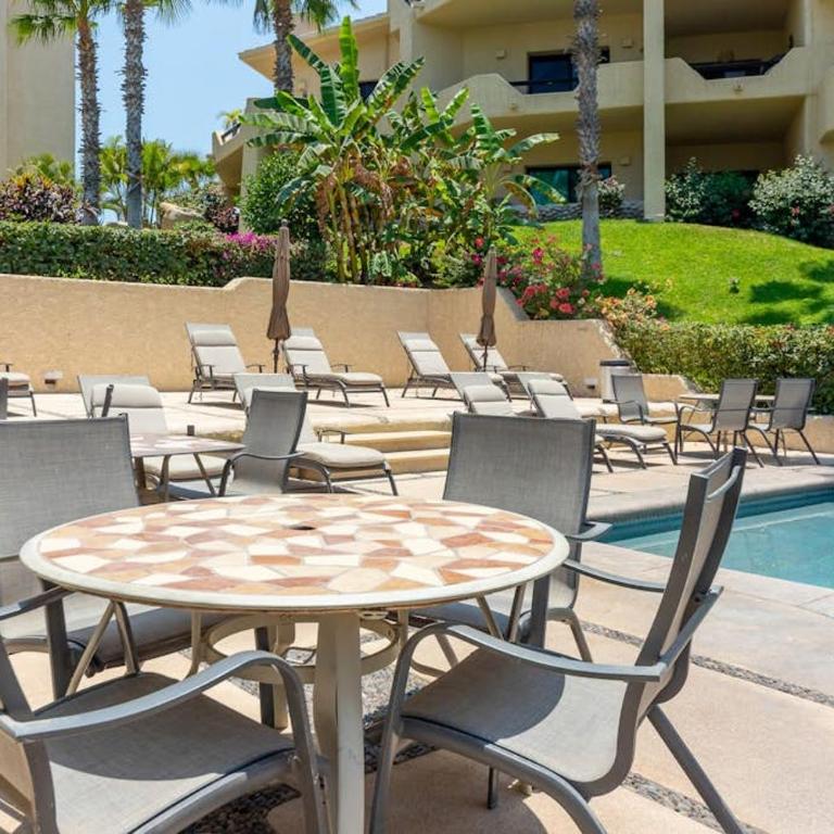 Stylish Coastal Retreat with Breathtaking Views, Resort Pool & Private Balcony - Ferienhaus - 16