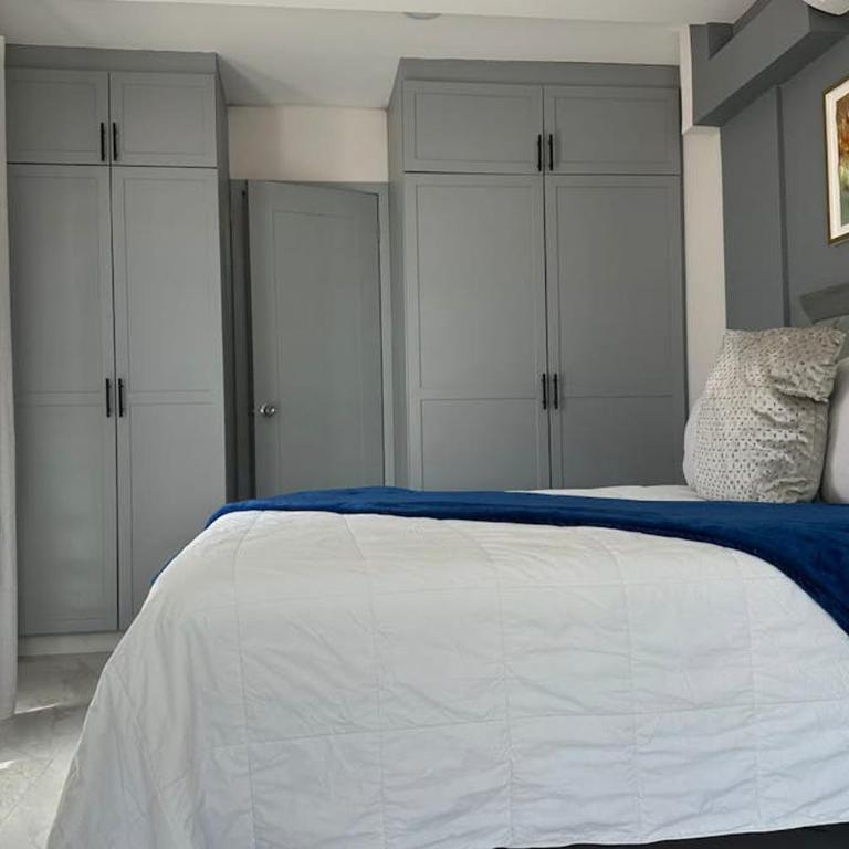 Dog-Friendly Loft with Rooftop Infinity Pool, Gym, Balcony & Central AC - Ferienhaus - 9