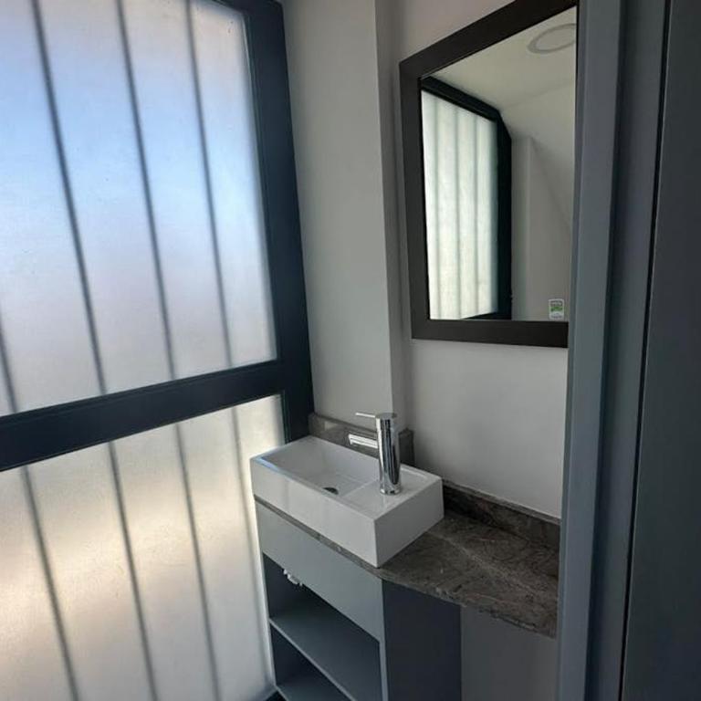 Dog-Friendly Loft with Rooftop Infinity Pool, Gym, Balcony & Central AC - Ferienhaus - 11