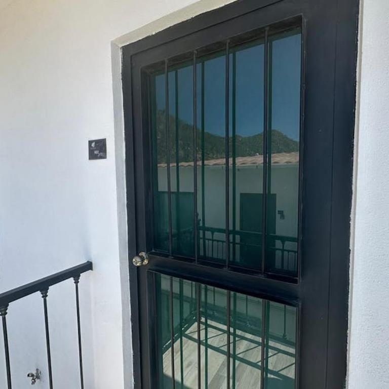 Dog-Friendly Loft with Rooftop Infinity Pool, Gym, Balcony & Central AC - Ferienhaus - 13